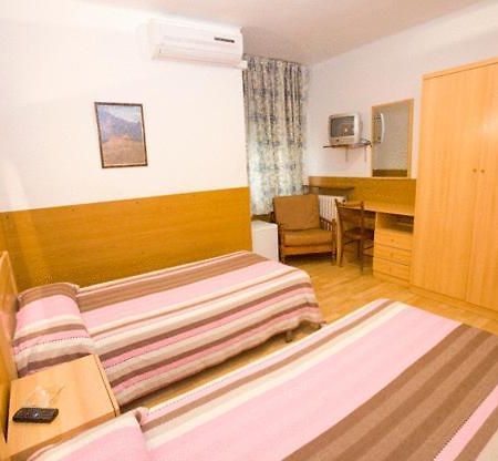 Hostal Lizana Huesca Extérieur photo