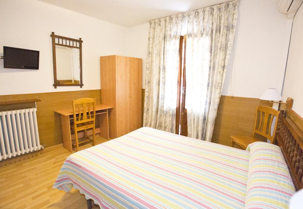 Hostal Lizana Huesca Extérieur photo