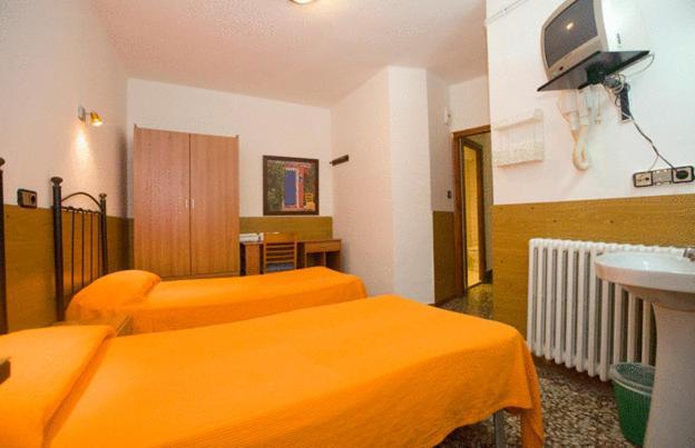 Hostal Lizana Huesca Extérieur photo